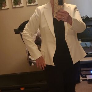 Elegant Cream Women's Blazer